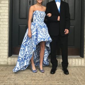 Dress Sherrie Hill hi-low!